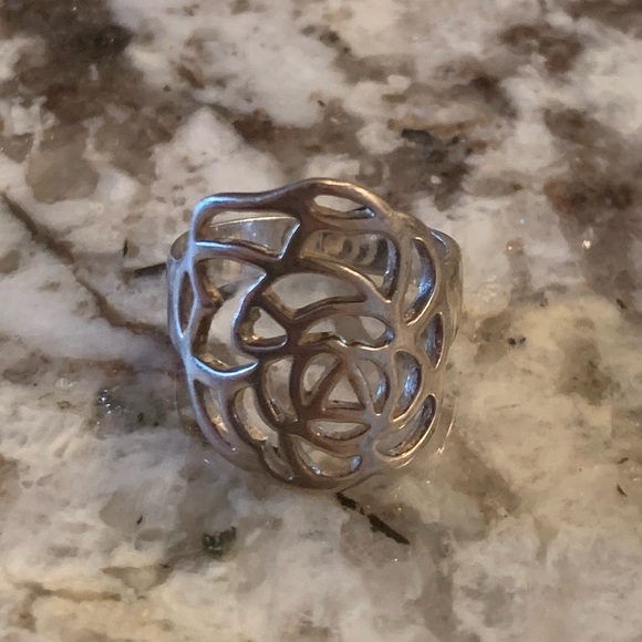 Vintage Sterling Silver Flower Ring, Stamped Thailand 925, Approx. Size 7 - Picture 3 of 8
